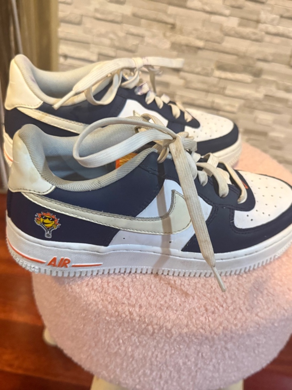 Nike Air Force in white (navy) size 3.5